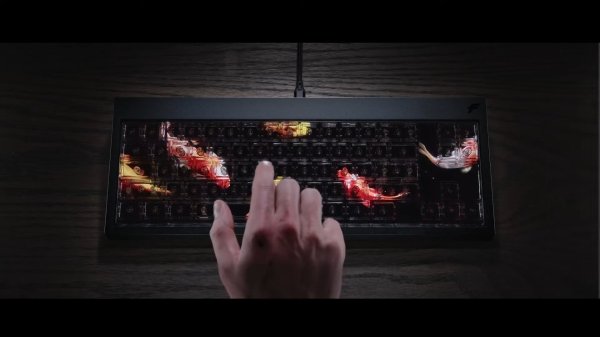 画像1: 全面ディスプレイ搭載ゲーミングキーボード「Finalmouse Centerpiece Pro」お得価格 (1)